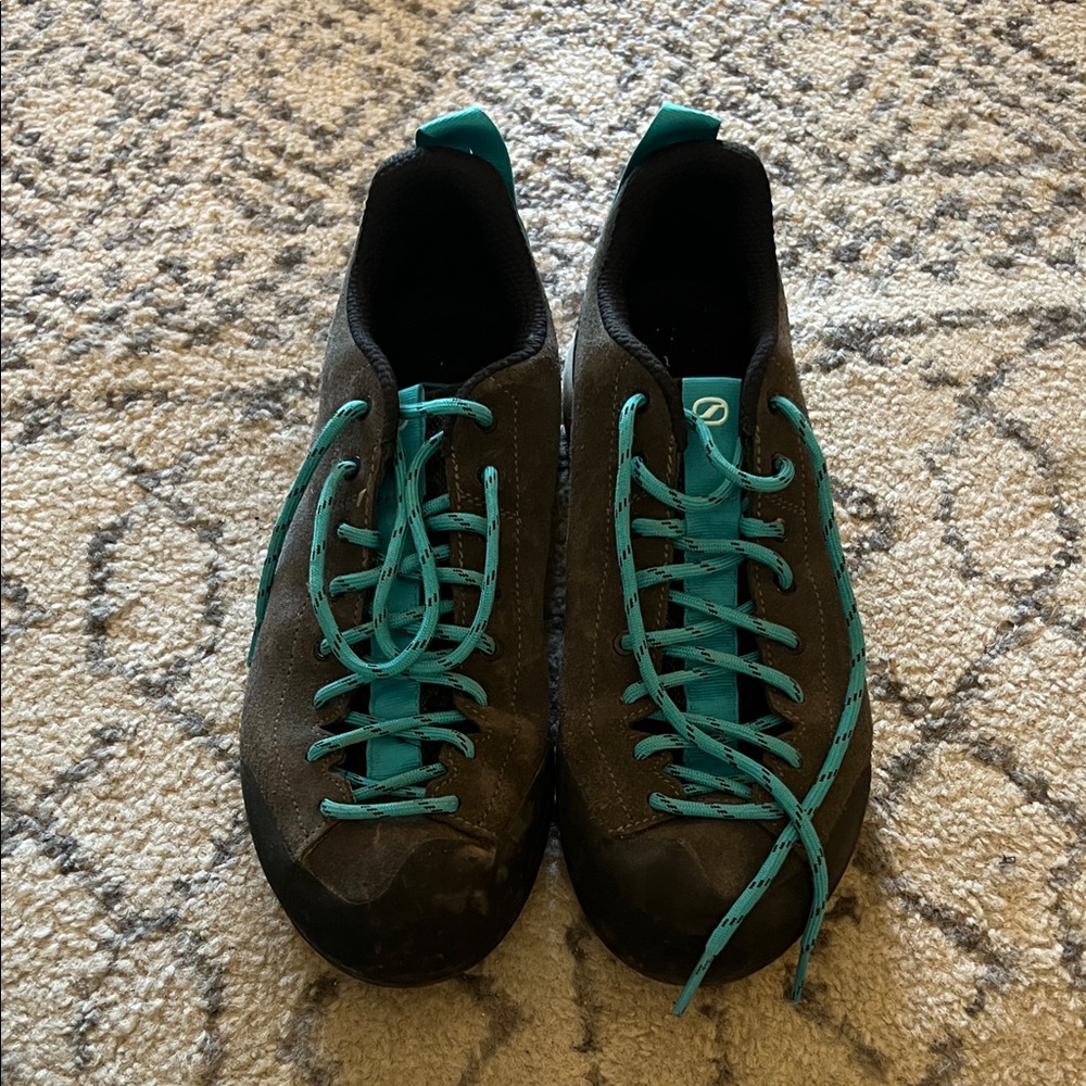 Men’s scarpa gecko euro 41/ USM 8 approach shoes